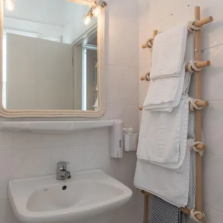 Apartment To Maro *